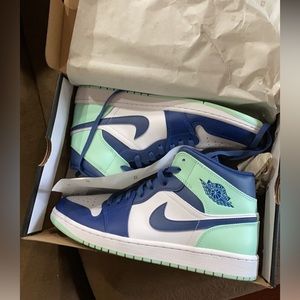 Air Jordan 1 Mid “Blue Mint”